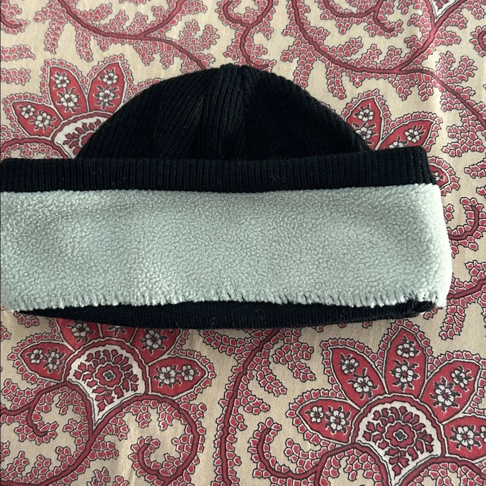 Nike youth knit black winter beanie hat NWOT